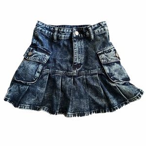 HIGH RISE PLEATED DENIM SKIRT
